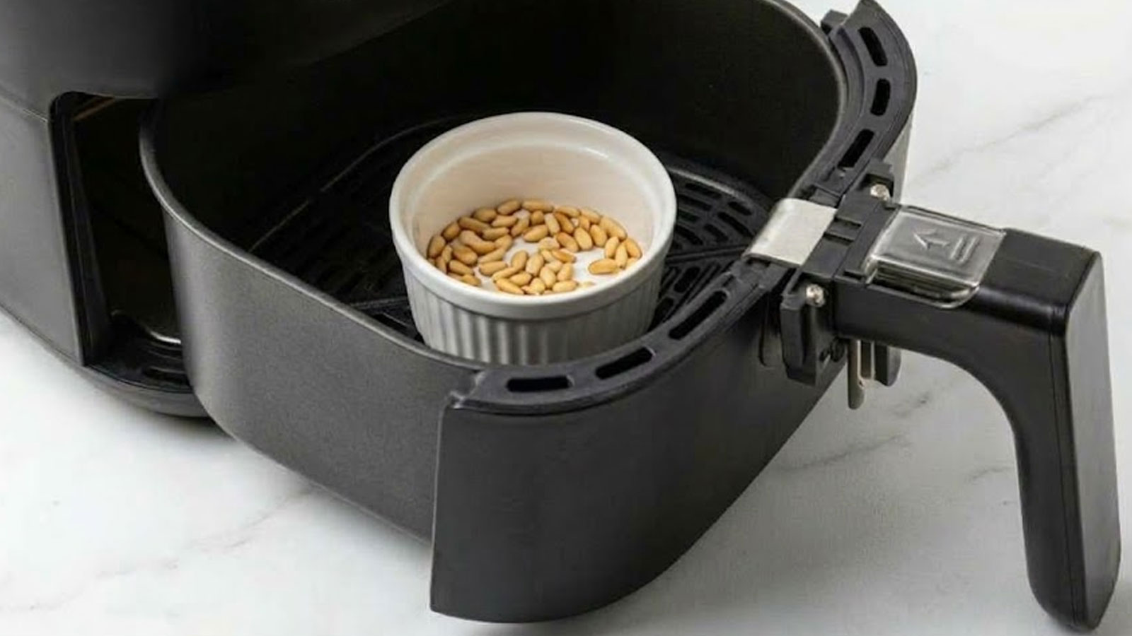 Pijnboompitten roosteren in de airfryer