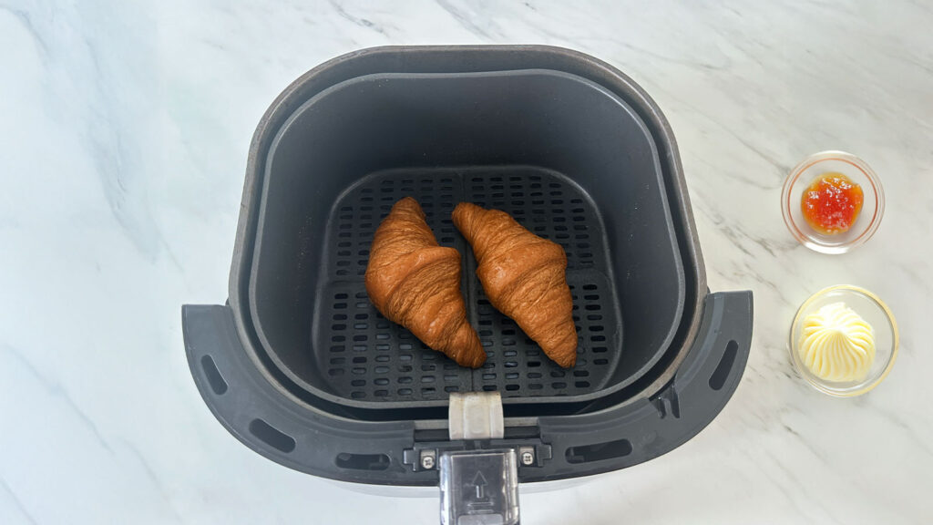 Croissants opwarmen in de airfryer